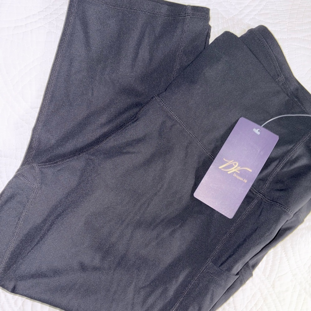 Women's Black Cropped Leggings Size XXL NWT - Picture 6 of 8